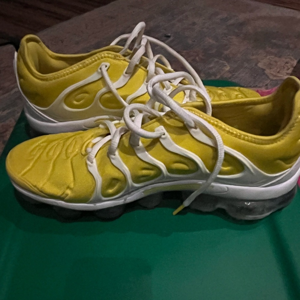 Nike Air vapor max plus women’s 9